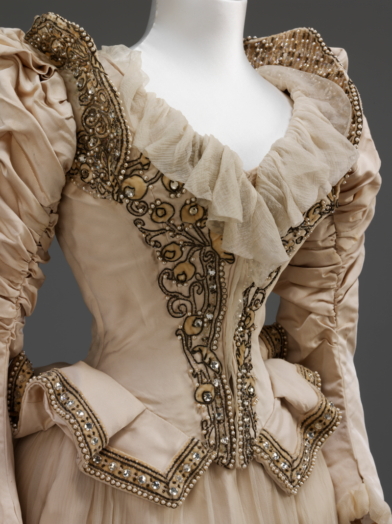 Illustration for article titled Ogle Oodles of Tulle at This Exhibit on the History of Wedding Dresses